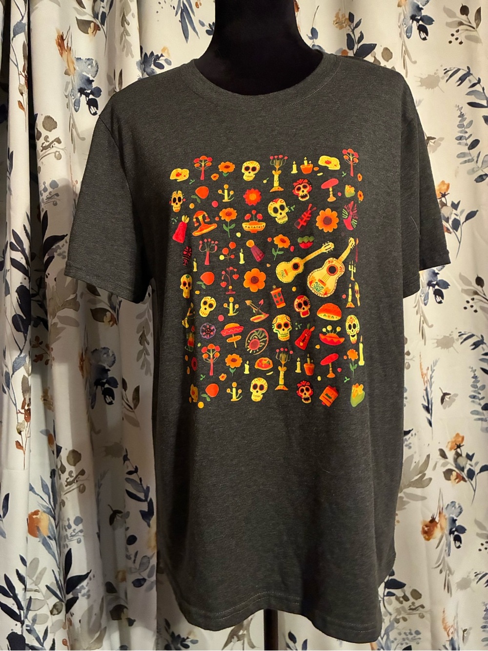 Ladies Charcoal Gray Graphic Tee with Colorful Day of the Dead Icons B18
